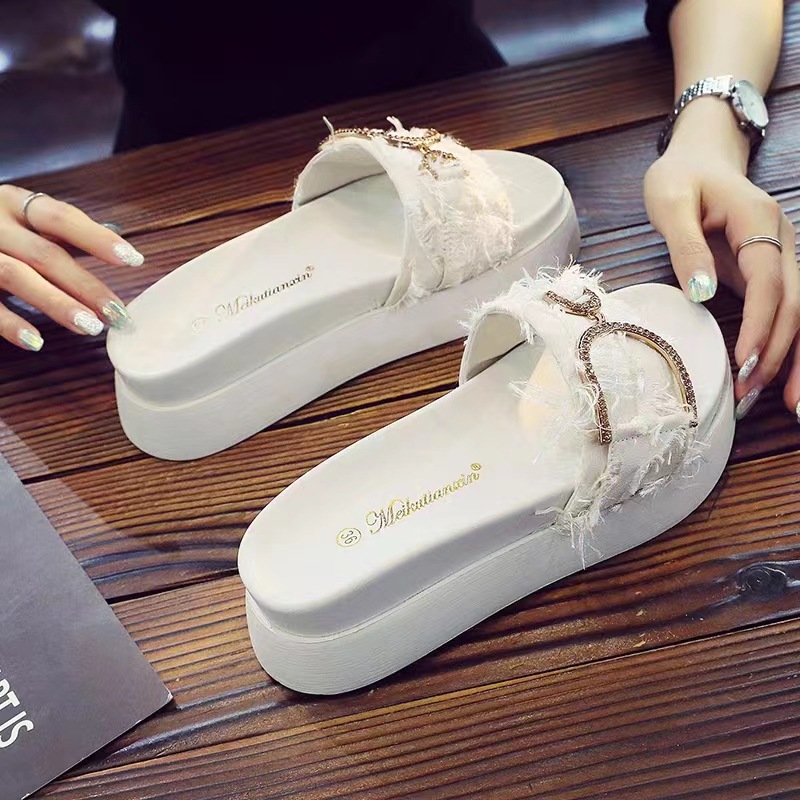 2026 summer new designer slippers for outdoor indoor fashion and versatile thick soled and height increasing beach shoes for women plus size 31-44