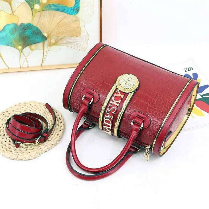 Classic Retro Women S Shoulder Boston Handbag Crocodile Embossed Crossbody Letter Decoration High Quality Top Handle Bag SENYY