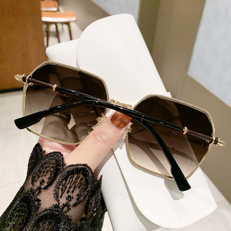 New Metal Framed Women's Designer Sunglasses Luxurious Summer UV380 UV Protection Outdoor Travel Leisure Sports Cycling Glasses Trendy Accessorie