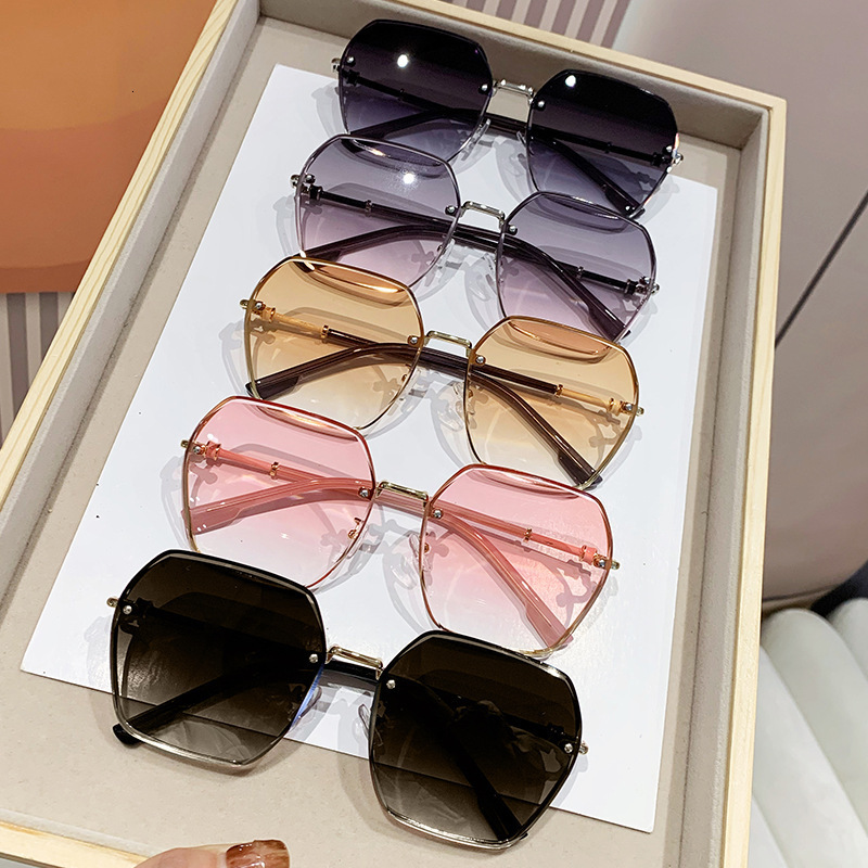New Metal Framed Women's Designer Sunglasses Luxurious Summer UV380 UV Protection Outdoor Travel Leisure Sports Cycling Glasses Trendy Accessorie