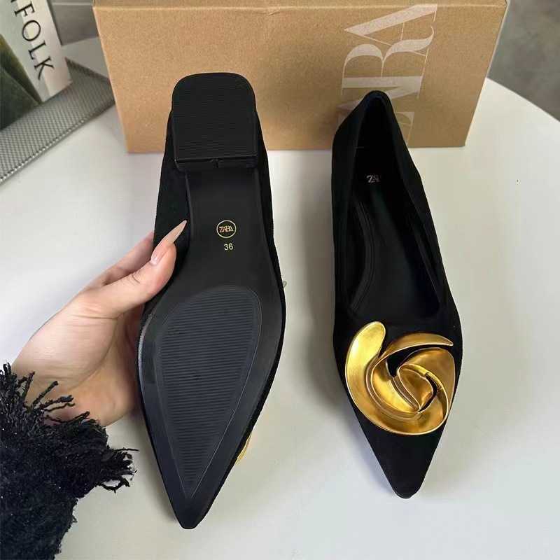 with box Sandals Designer Luxury New Spring Summer Flat Pointed Toe Fashion Sandals for Women with Metal Flower Buckle Shallow Mouth Outdoor Shoe X260