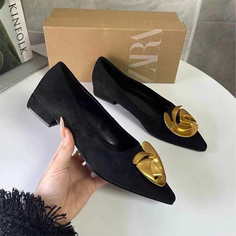 with box Sandals Designer Luxury New Spring Summer Flat Pointed Toe Fashion Sandals for Women with Metal Flower Buckle Shallow Mouth Outdoor Shoe X260