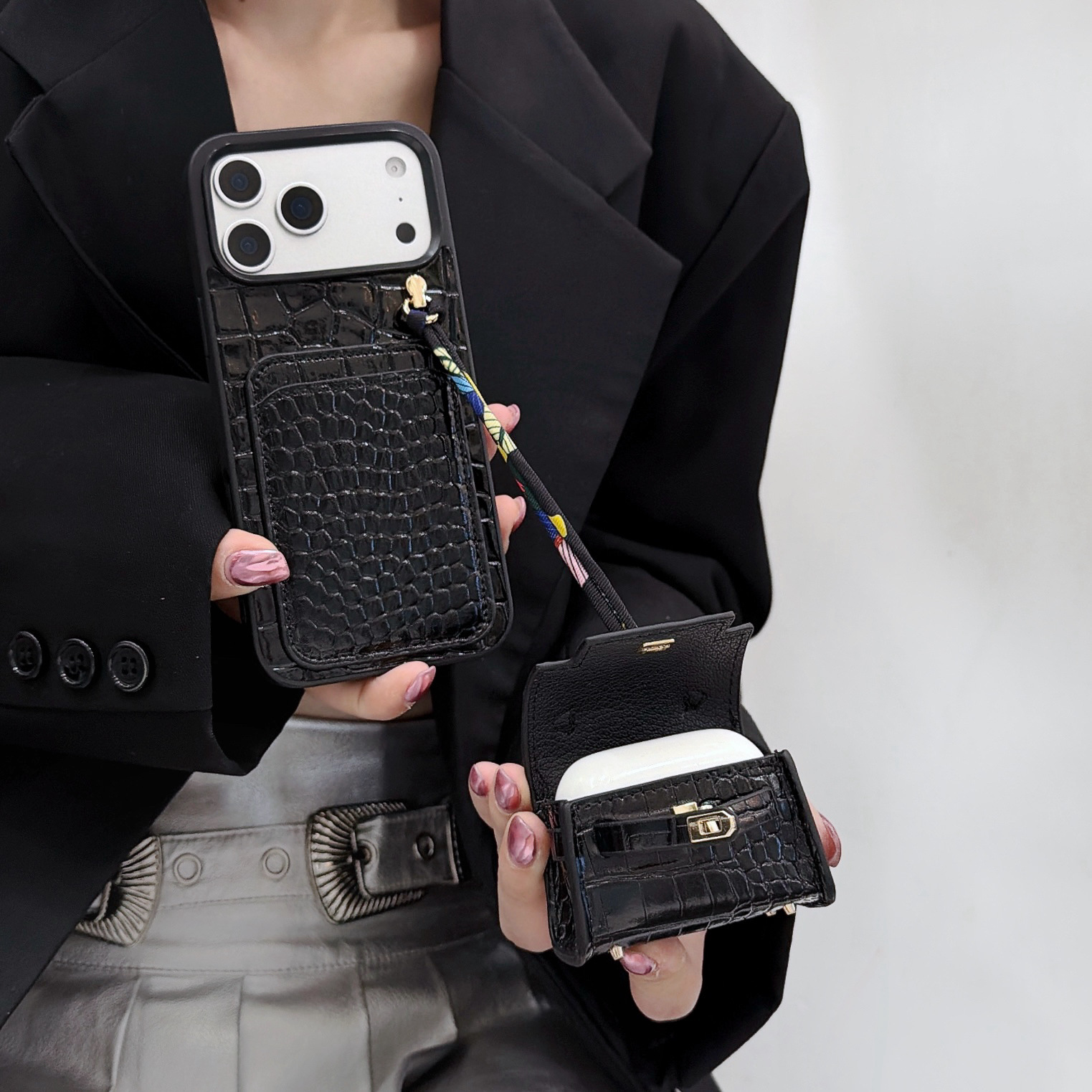 New Arrival Crocodile Texture Designer Phone Case Card Slot With Earphone Cover Shockproof Protective Cover Suitable For IPhone 12 15 Pro 17