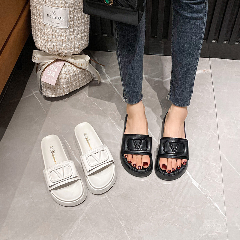2026 new summer leather designer slippers for women fashionable and versatile thick soled and height increasing beach shoes plus size 31-44