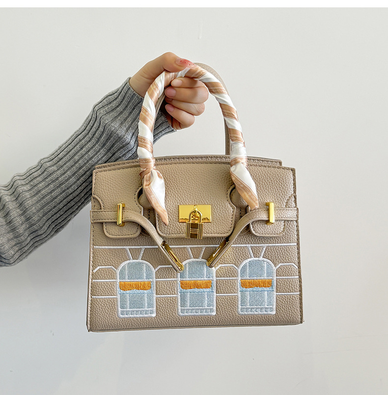 Hot selling small house bag elegant handbag 2026 new fashion trend high-end texture shoulder bag