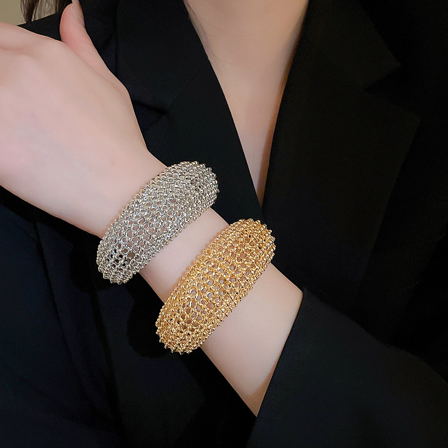 European and American cross-border hollowed-out melting point bead open metal bracelet, niche design, statement piece, elegant women's jewelry - view 3