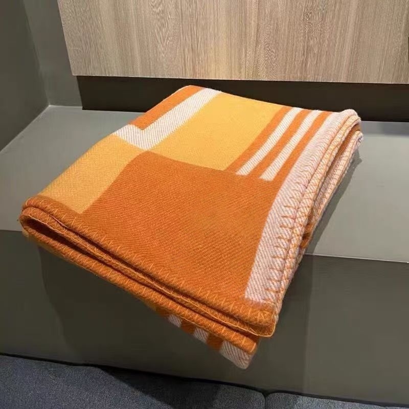 h blanket Designer blanket h pillow cashmere Thick Include Dust Bag Home Sofa H Camel Blanket Blankets TOP Selling Big Size 135*170cm 90%Wool 10%cashm