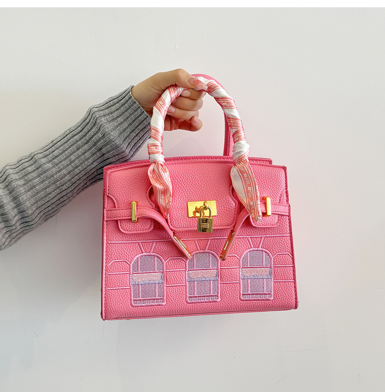 Hot selling small house bag elegant handbag 2026 new fashion trend high-end texture shoulder bag