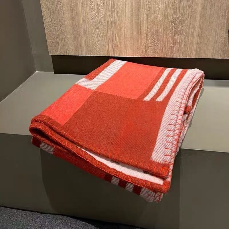 h blanket Designer blanket h pillow cashmere Thick Include Dust Bag Home Sofa H Camel Blanket Blankets TOP Selling Big Size 135*170cm 90%Wool 10%cashm