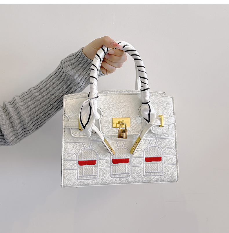 Hot selling small house bag elegant handbag 2026 new fashion trend high-end texture shoulder bag