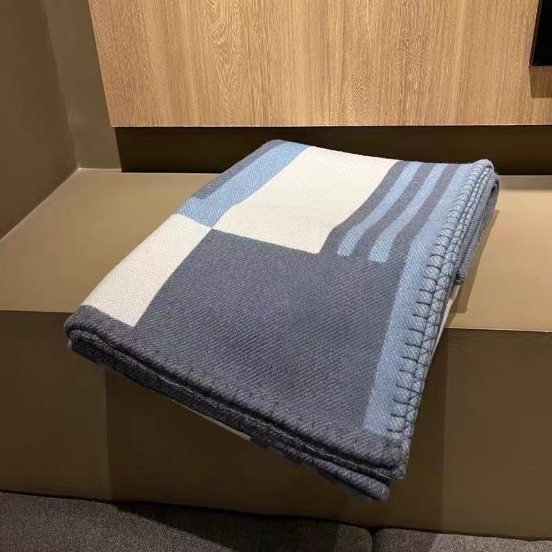 h blanket Designer blanket h pillow cashmere Thick Include Dust Bag Home Sofa H Camel Blanket Blankets TOP Selling Big Size 135*170cm 90%Wool 10%cashm