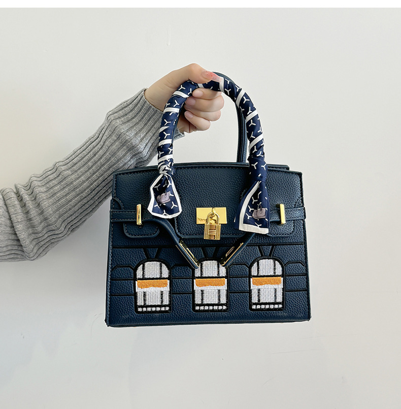 Hot selling small house bag elegant handbag 2026 new fashion trend high-end texture shoulder bag