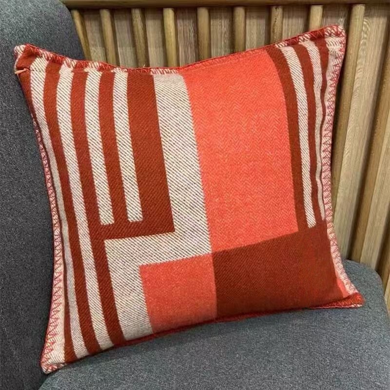 h blanket Designer blanket h pillow cashmere Thick Include Dust Bag Home Sofa H Camel Blanket Blankets TOP Selling Big Size 135*170cm 90%Wool 10%cashm