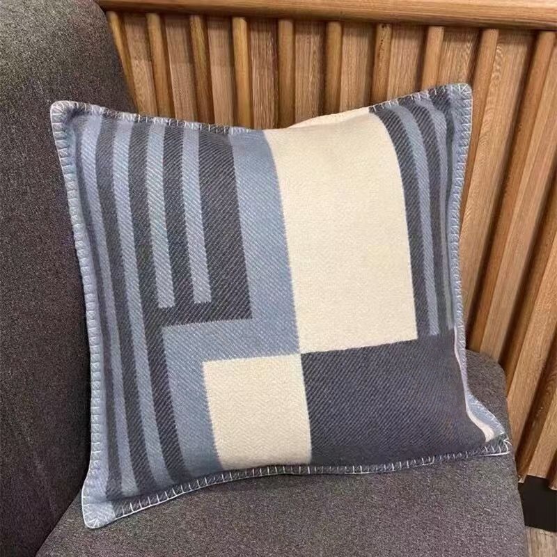 h blanket Designer blanket h pillow cashmere Thick Include Dust Bag Home Sofa H Camel Blanket Blankets TOP Selling Big Size 135*170cm 90%Wool 10%cashm