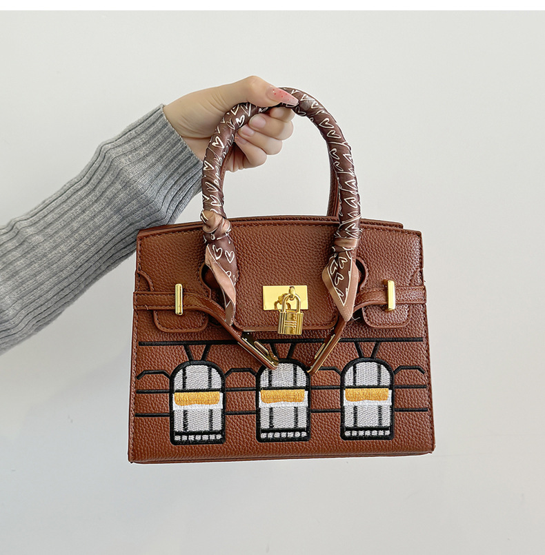 Hot selling small house bag elegant handbag 2026 new fashion trend high-end texture shoulder bag