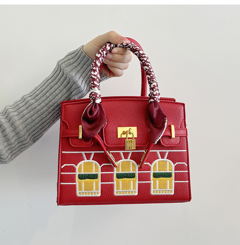 Hot selling small house bag elegant handbag 2026 new fashion trend high-end texture shoulder bag