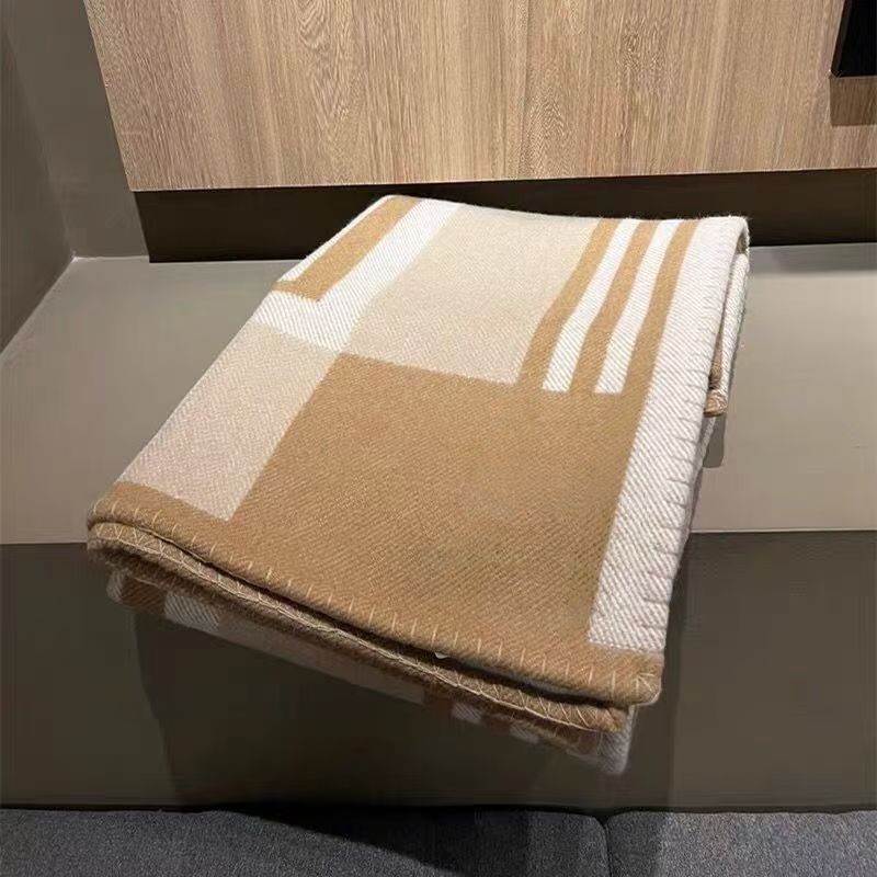 h blanket Designer blanket h pillow cashmere Thick Include Dust Bag Home Sofa H Camel Blanket Blankets TOP Selling Big Size 135*170cm 90%Wool 10%cashm