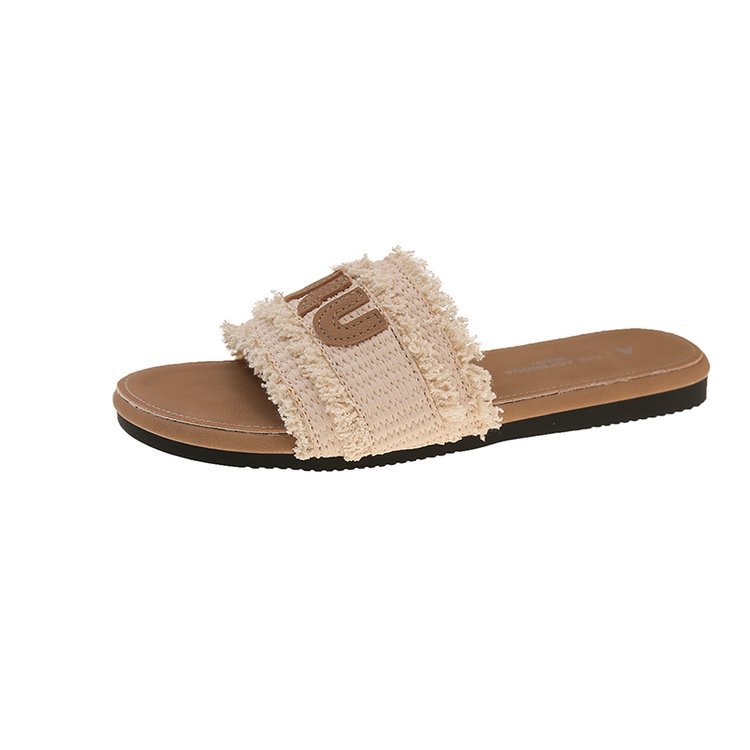 2026 Summer Casual Versatile Designer Flat Slippers for Wearing Fashionable Breathable Beach Shoes for Women