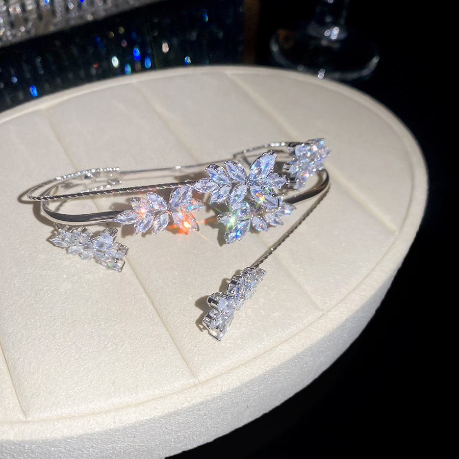 Ultra-shiny zircon flower elegant ladylike style, exquisite bracelet, light luxury and high-end feel, women's jewelry - view 5