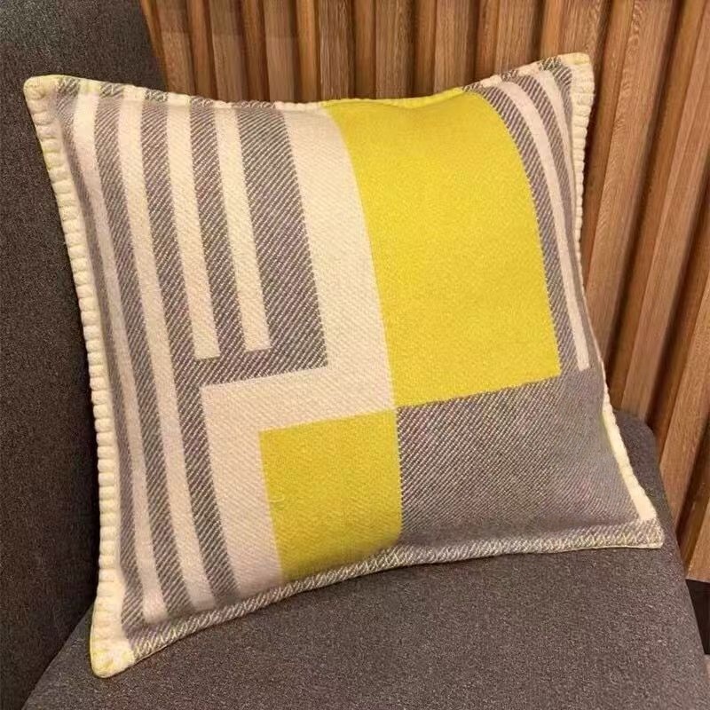 h blanket Designer blanket h pillow cashmere Thick Include Dust Bag Home Sofa H Camel Blanket Blankets TOP Selling Big Size 135*170cm 90%Wool 10%cashm