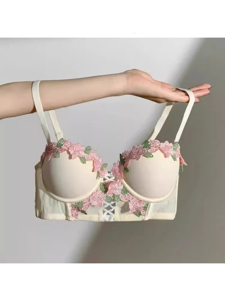 YUQI Vintage Floral Lingerie Set Cream Lace Bralette Retro Push Up Bra for Small Bust Women Pure Sensual Embroidered Wireless 260430