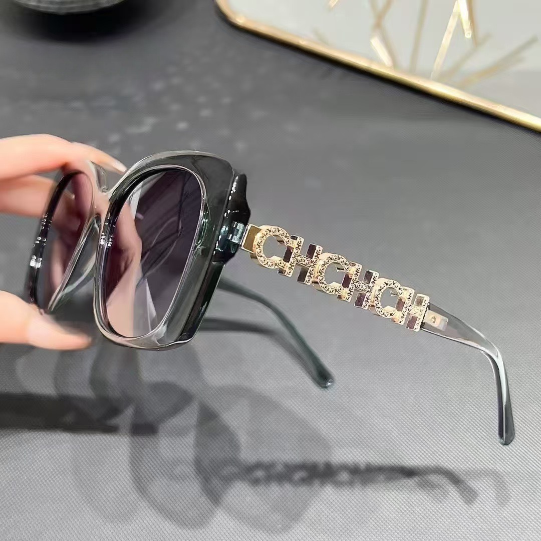 free shipping 2026 designer Sunglasses Letter Temples Light Luxury Sunglasses Women, UV Protection Travel Commuter Trendy Shades with box