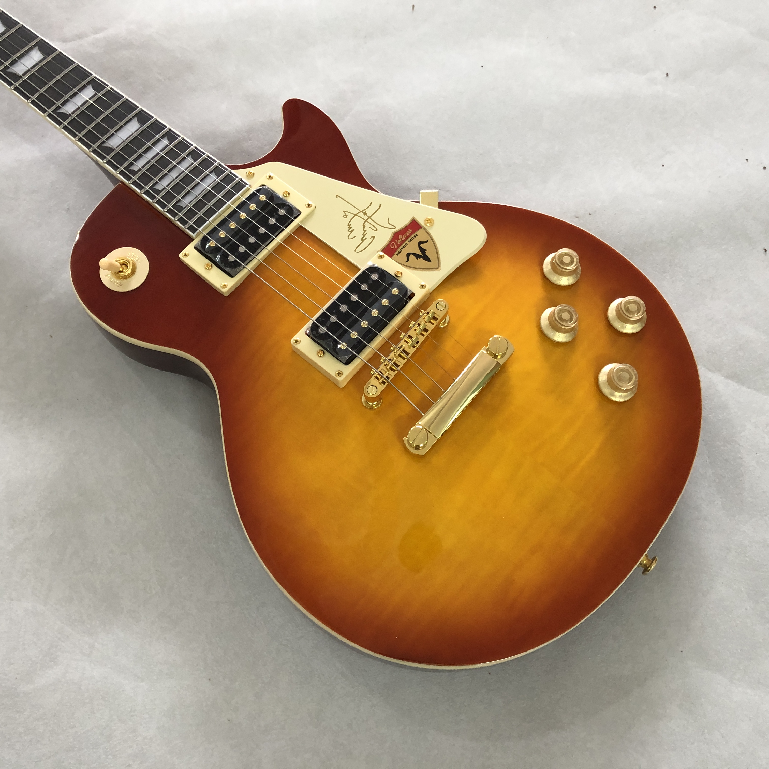 Rock guitar, caramel color, 22frets, mahogany panel, rosewood fingerboard, HH pickup, the best choice for birthday gifts, free shipping