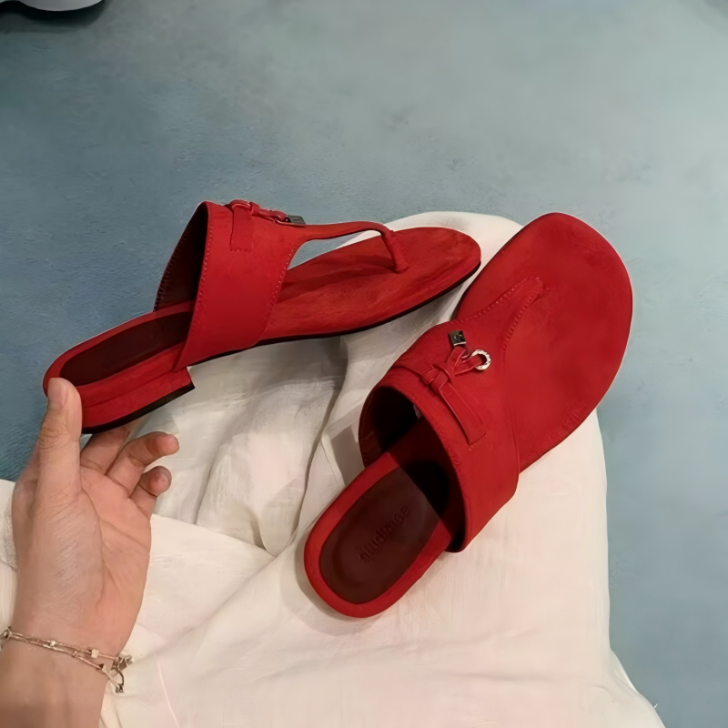 2026 summer new trendy style designer flip flops tassels outdoor versatile flat bottomed beach shoes for women