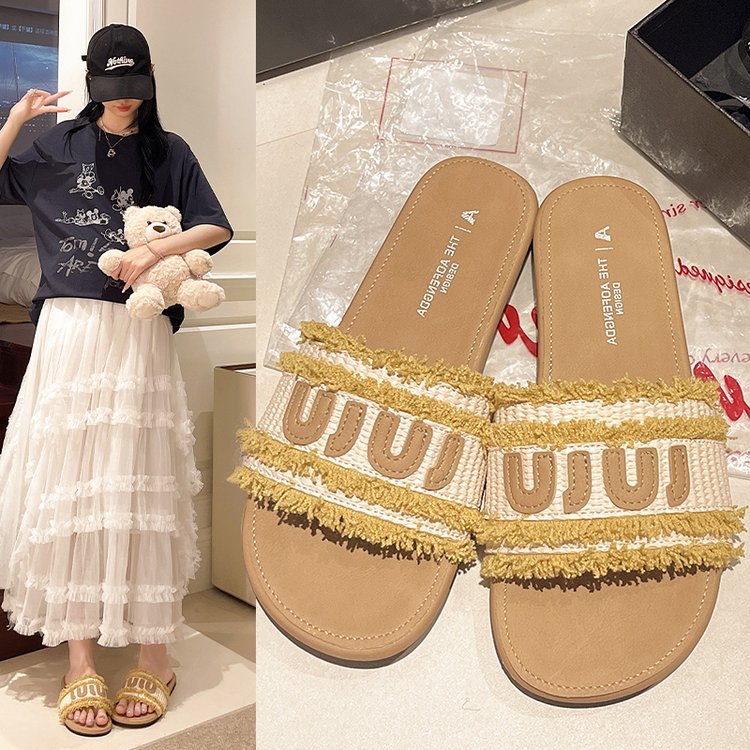 2026 Summer Casual Versatile Designer Flat Slippers for Wearing Fashionable Breathable Beach Shoes for Women