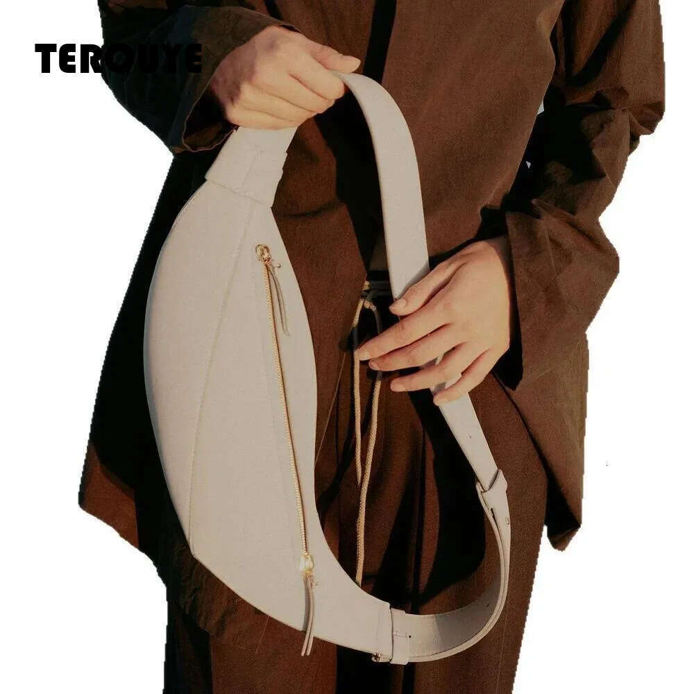 2026 Y2k Ins French Design Crescent Hot Neyu New Pillow Shaped Personalized Niche Travel Smooth Cowhide Crossbody Bag TEROUYE