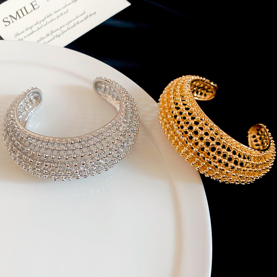 European and American cross-border hollowed-out melting point bead open metal bracelet, niche design, statement piece, elegant women's jewelry - view 8