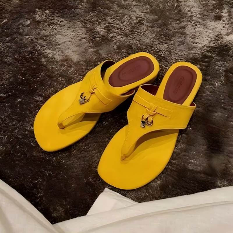 2026 summer new trendy style designer flip flops tassels outdoor versatile flat bottomed beach shoes for women