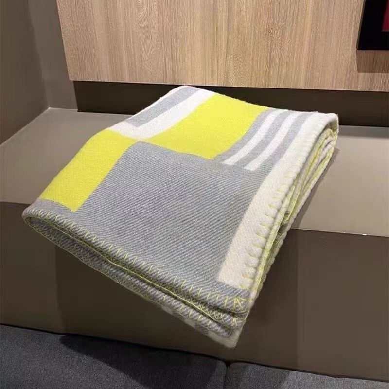 h blanket Designer blanket h pillow cashmere Thick Include Dust Bag Home Sofa H Camel Blanket Blankets TOP Selling Big Size 135*170cm 90%Wool 10%cashm