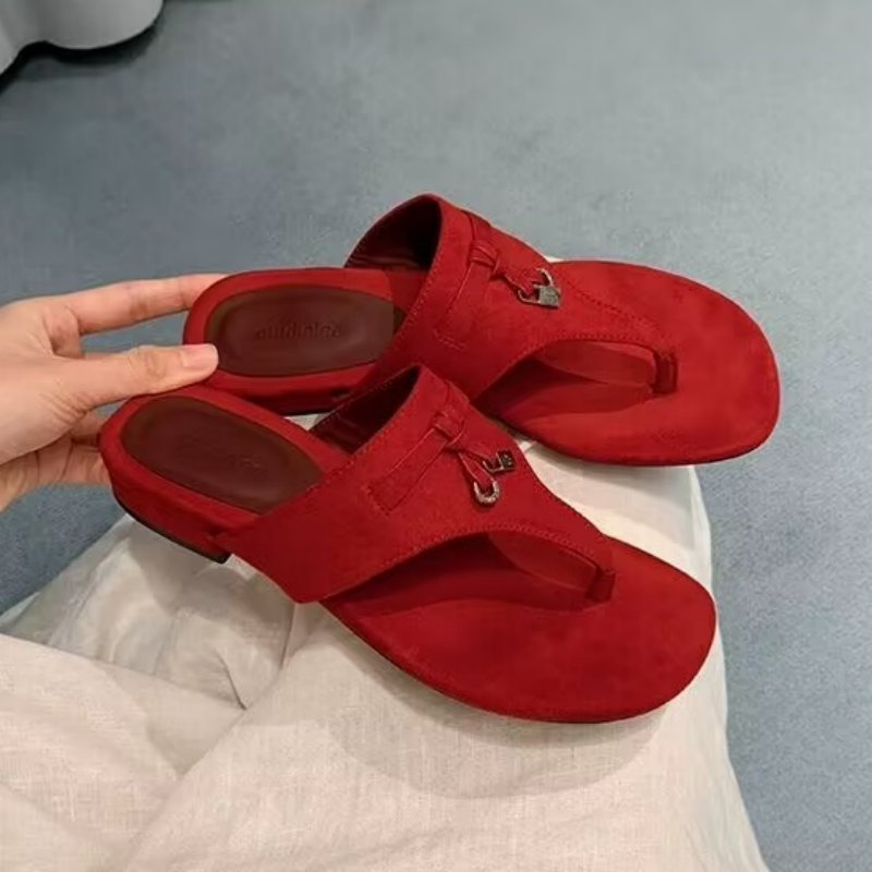 2026 summer new trendy style designer flip flops tassels outdoor versatile flat bottomed beach shoes for women