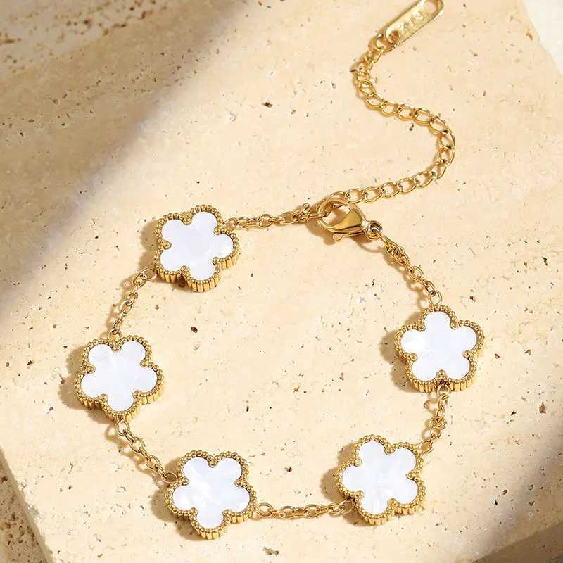 Mussel Five-Leaf Plum Blossom Stainless Steel Womens Exquisite Chain Bracelet 18k Gold Plated Light Luxury Lucky Jewelry Z260506