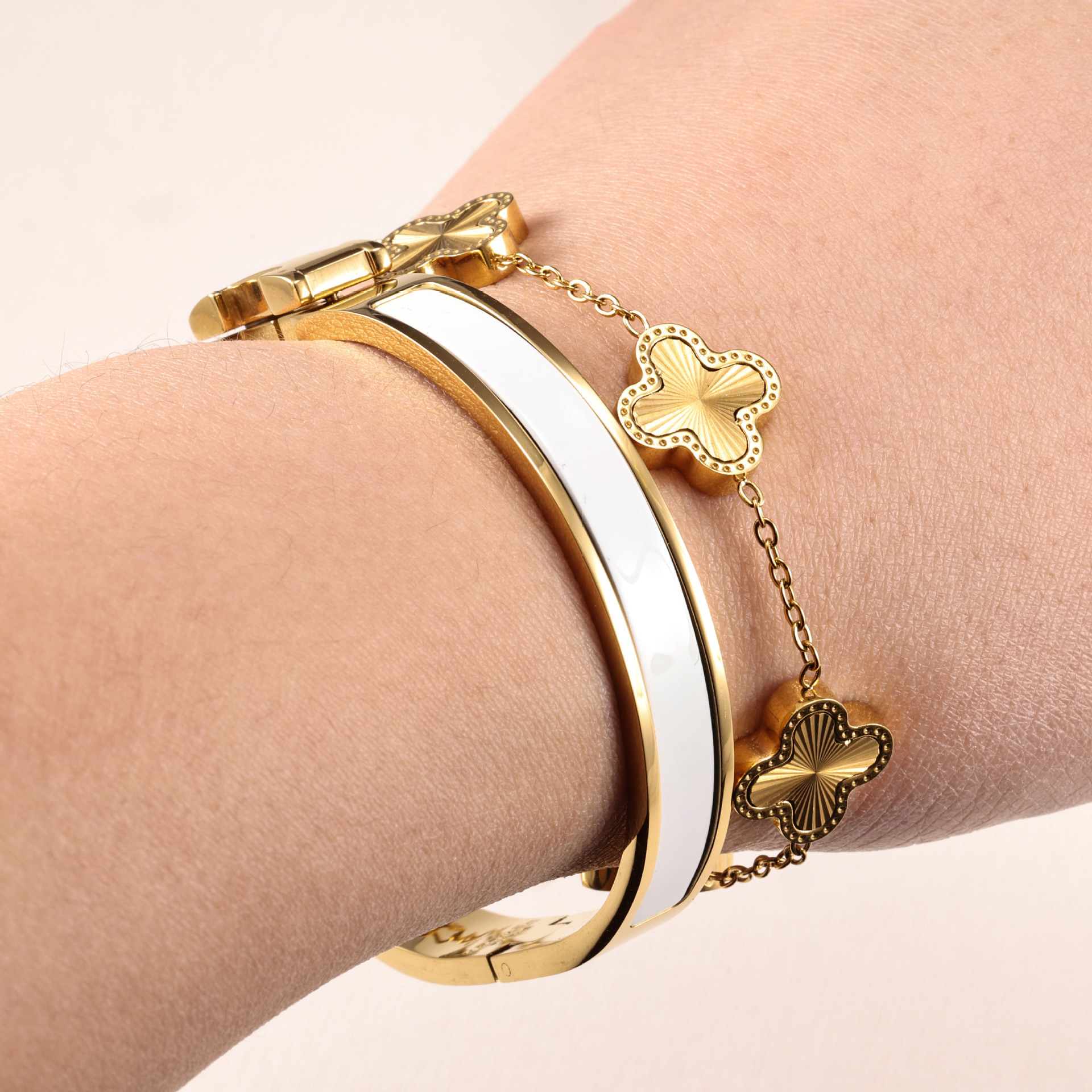 2026 High Quality screw love gold bracelet jewelry classic fi unisex party stainl steel braclet jewlery for woman sier bracelets diamd bangleQ