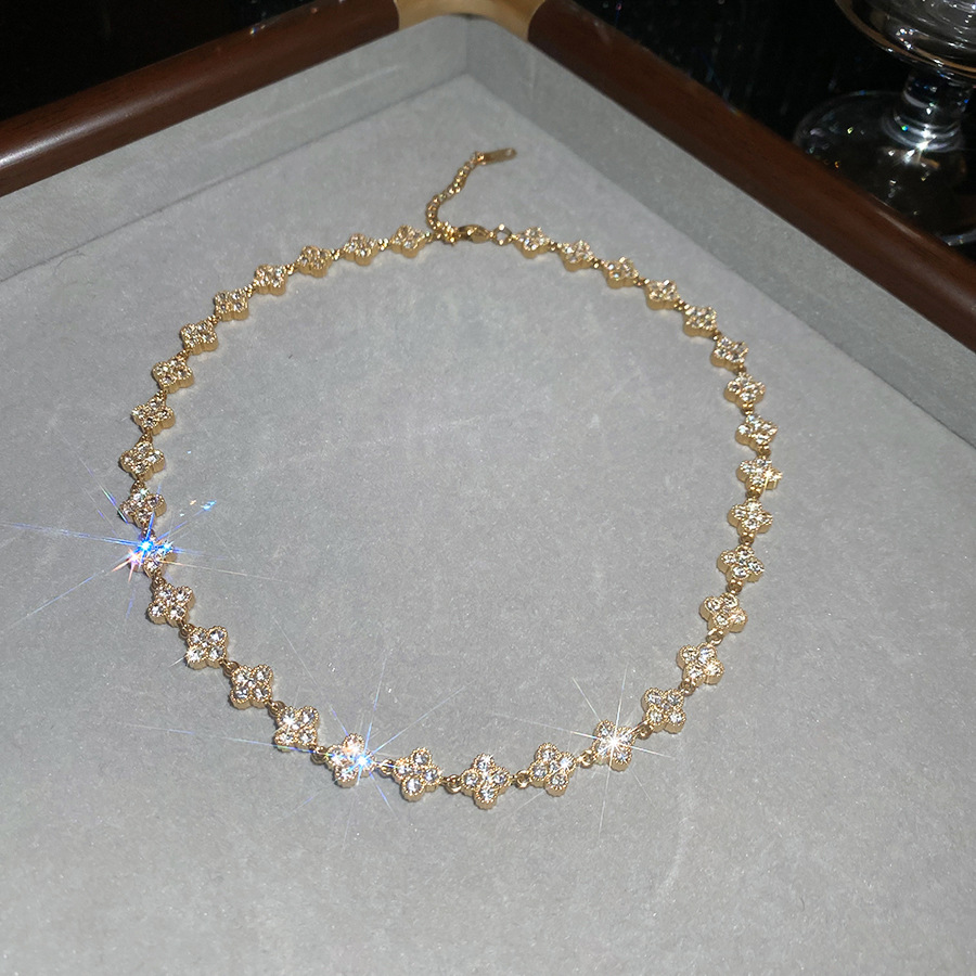 Ultra-shiny diamond-studded floral necklace , elegant and luxurious, sophisticated jewelry for women - view 4