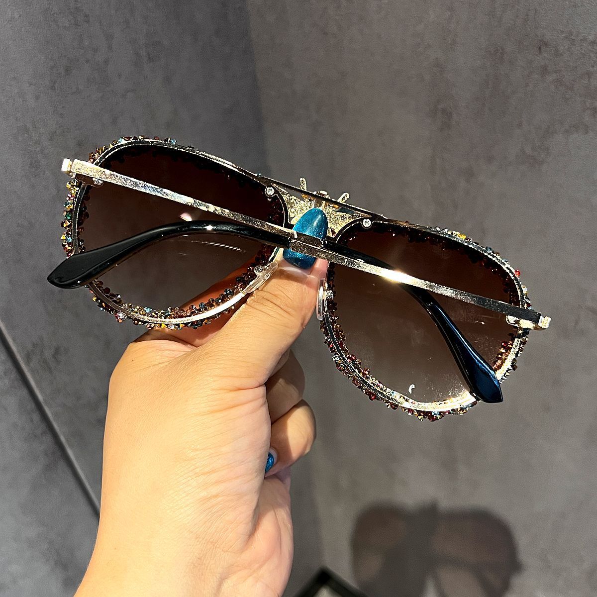 Designer Sunglasses Luxury Style High-end Bee Metal Rhinestone Fashion Large Frame Women Ins Outdoor Cycling Windproof And Sun Protection Trendy Glass
