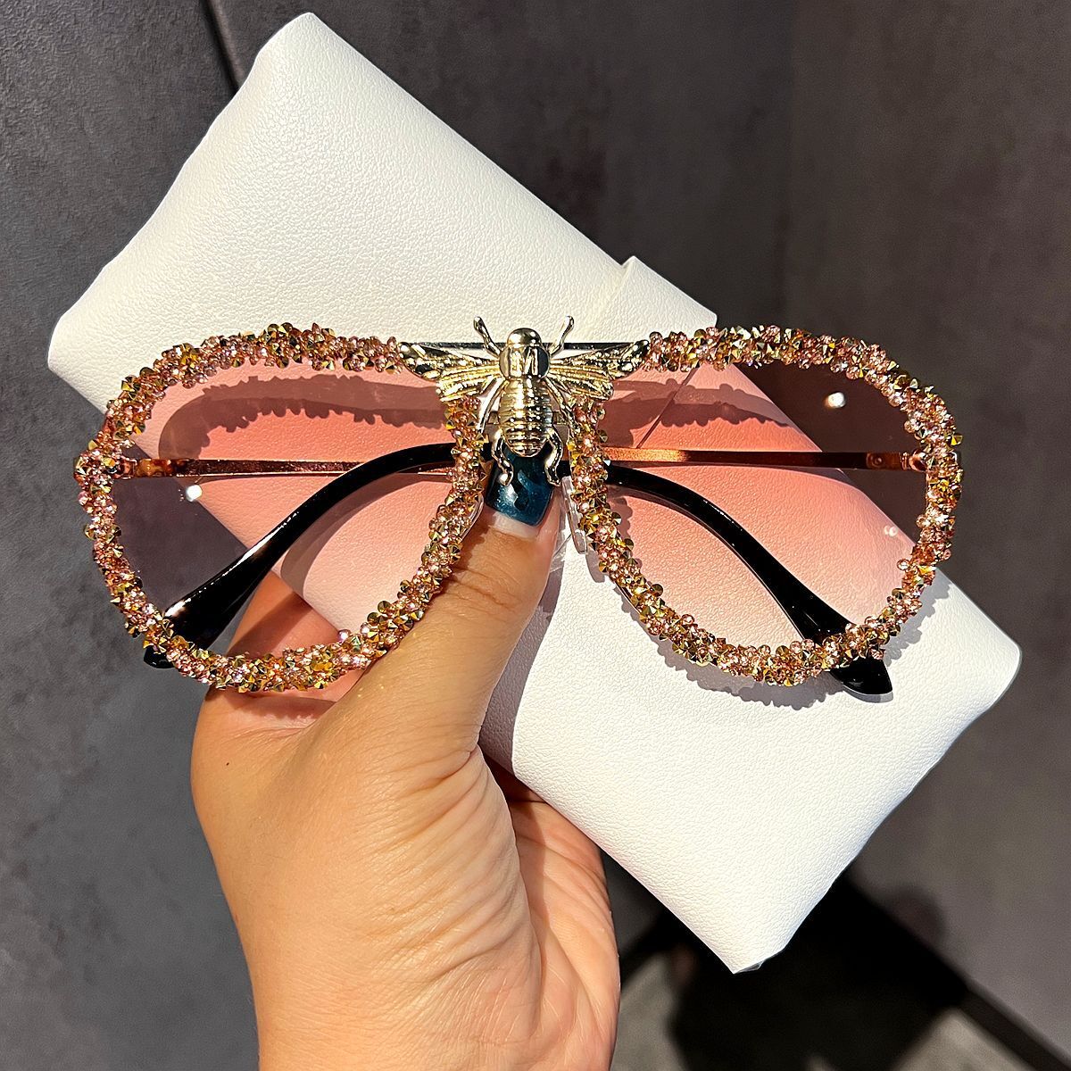 Designer Sunglasses Luxury Style High-end Bee Metal Rhinestone Fashion Large Frame Women Ins Outdoor Cycling Windproof And Sun Protection Trendy Glass