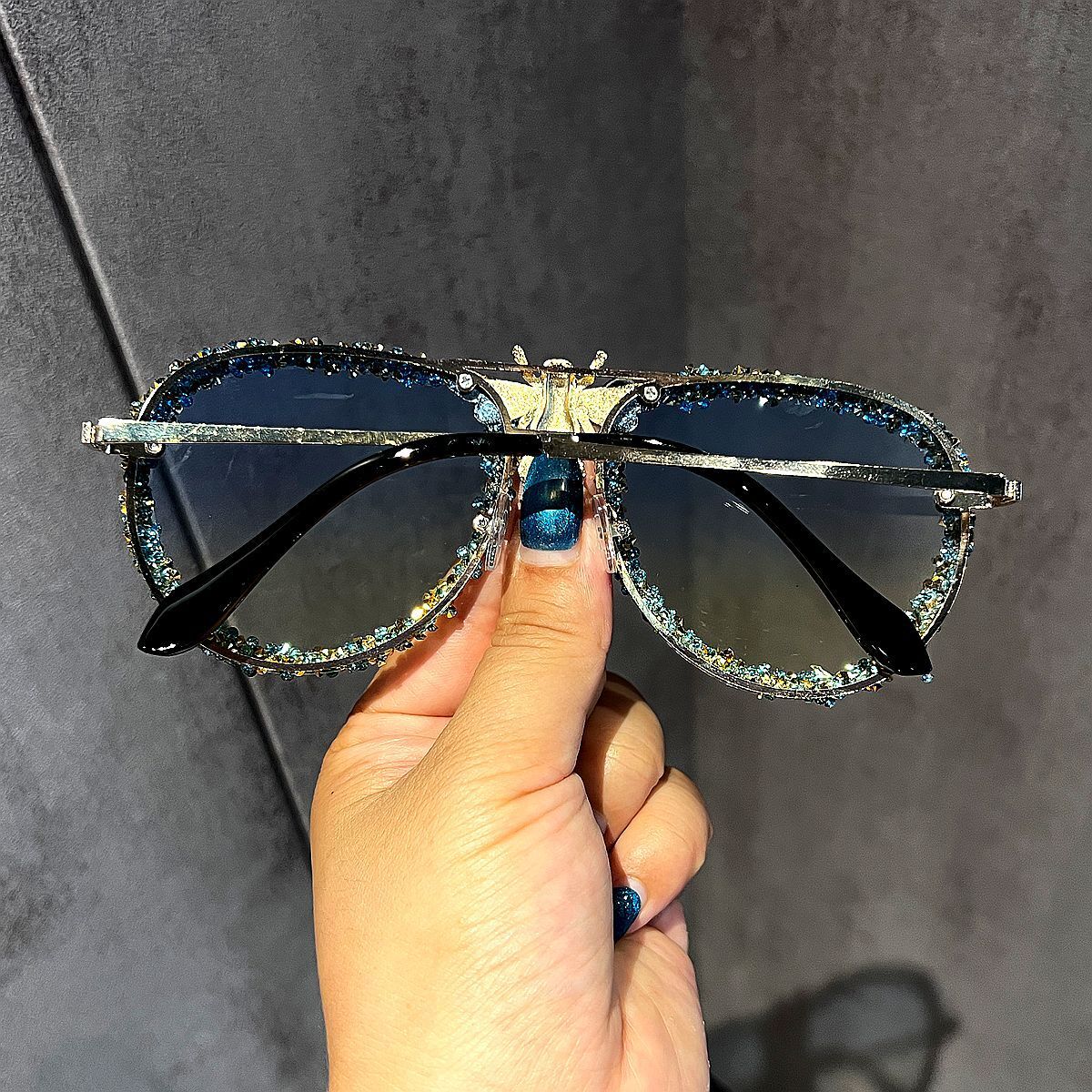 Designer Sunglasses Luxury Style High-end Bee Metal Rhinestone Fashion Large Frame Women Ins Outdoor Cycling Windproof And Sun Protection Trendy Glass