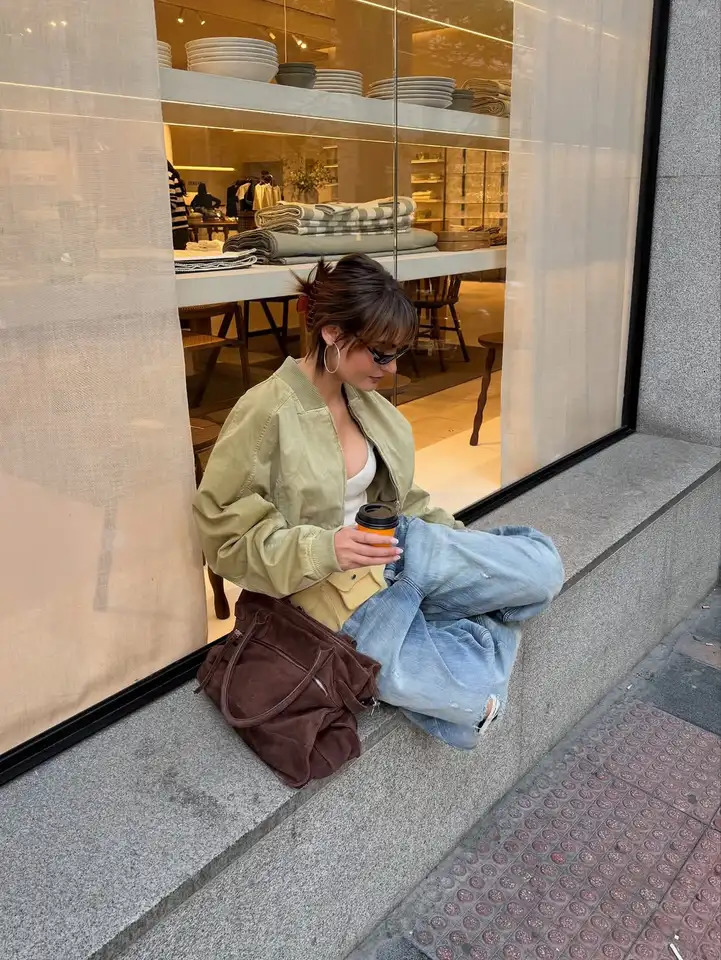 Women Khaki Cropped Bomber Jackets Lapel Collar Full Zip Closure Pocket Detail Long Sleeve Streetwear Lady Casual Y2k Outfits 260430
