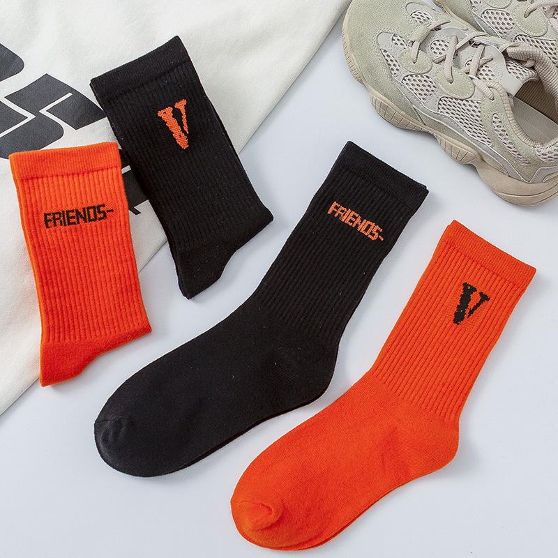 Premium Designer Ins Trendy Men Women Mid Long Tube Socks Pure Cotton Sweat Absorbent Basketball Sports Casual Fashion Orange Black Color Matching Soc