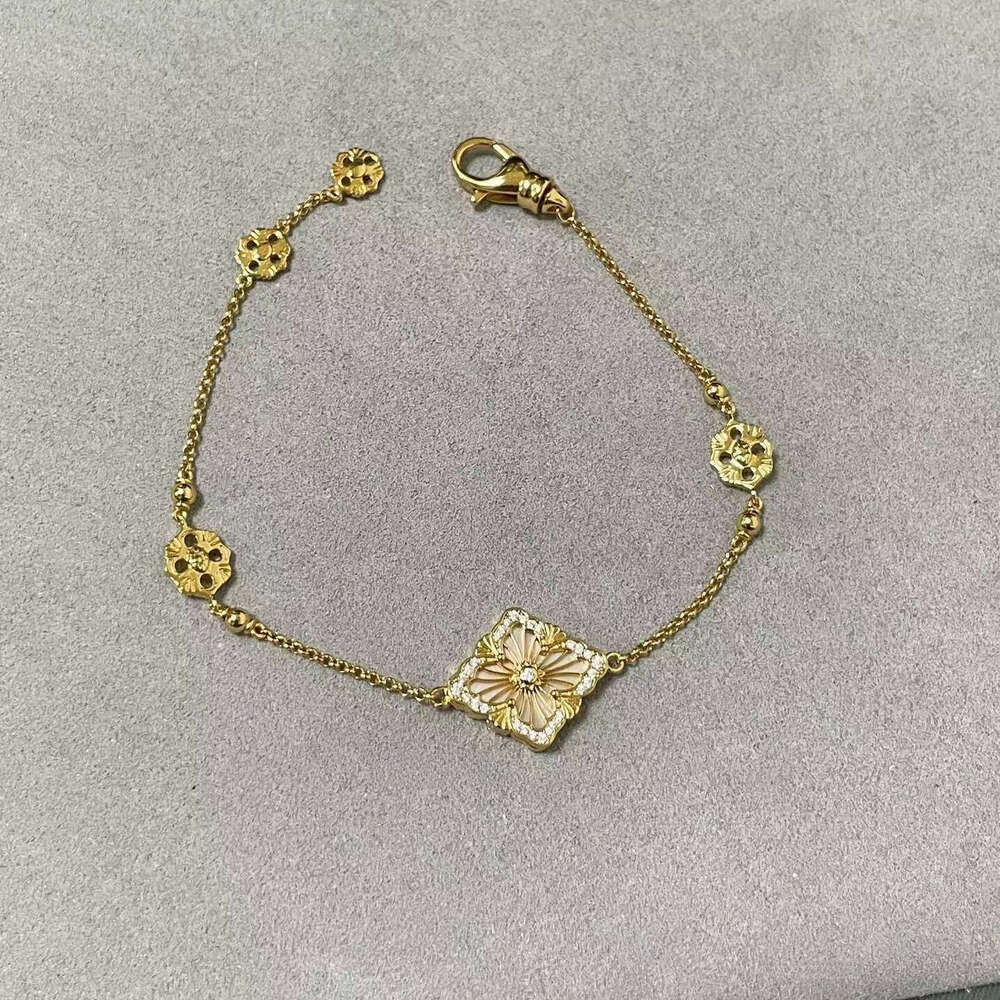 Bracelet Light Luxury Fashion Collarbone Chain High Version Clover Bracelet Women Wear Double Sided Flower Pendant Necklace Exquisite Clover Earrings - view 4