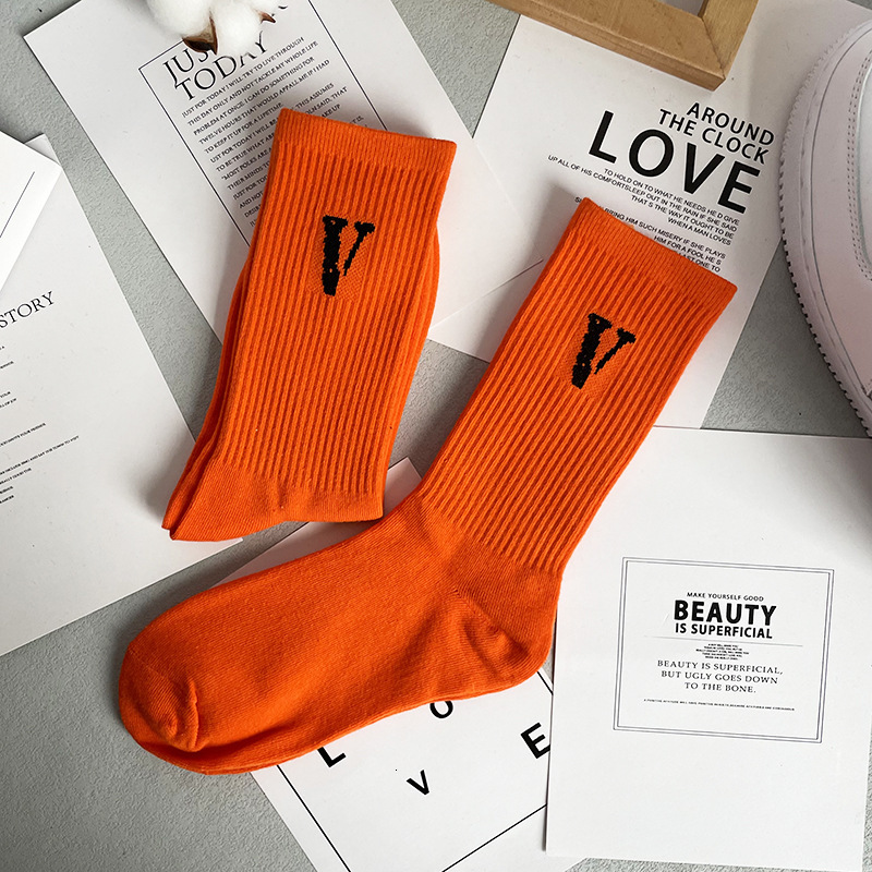 Premium Designer Ins Trendy Men Women Mid Long Tube Socks Pure Cotton Sweat Absorbent Basketball Sports Casual Fashion Orange Black Color Matching Soc