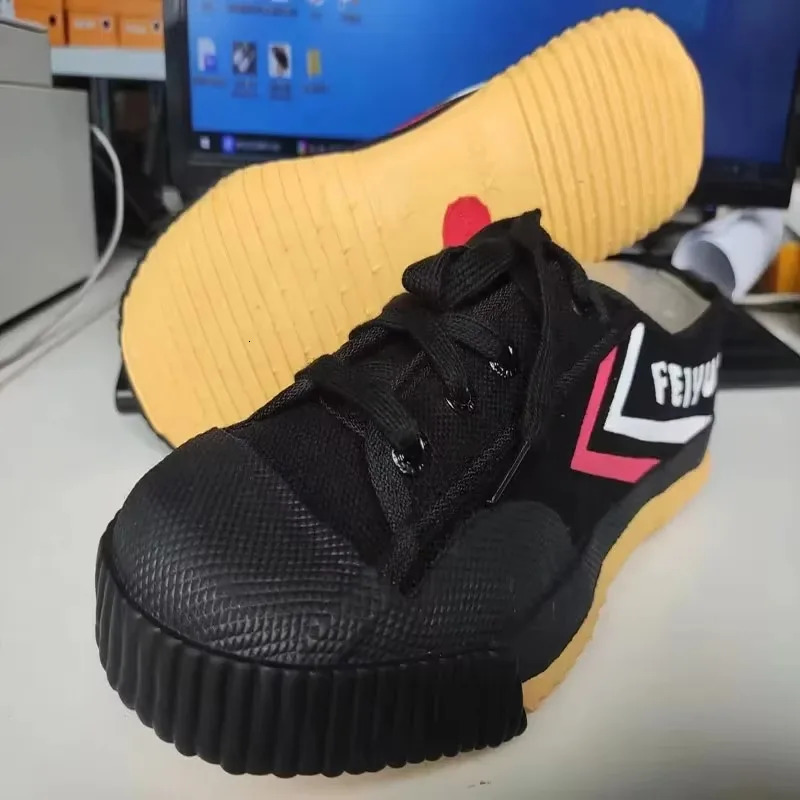 Canvas Shoes Men Original Parkour Shoes Kungfu Women Sneakers Martial Arts Shaolin Taichi Taekwondo Wushu Soft Comfortable 260506