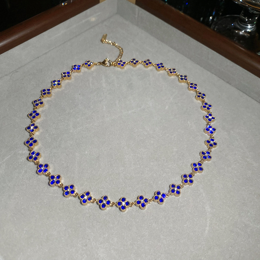 Ultra-shiny diamond-studded floral necklace , elegant and luxurious, sophisticated jewelry for women - view 7