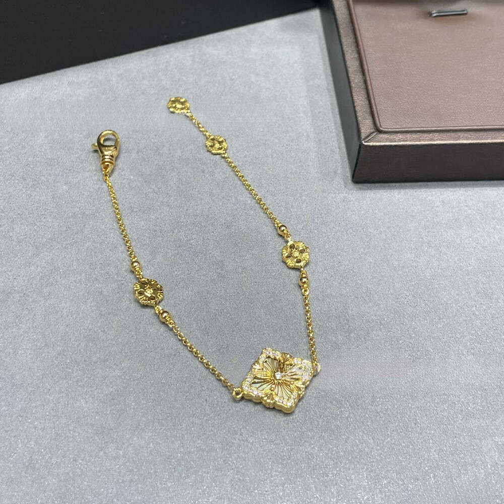 Bracelet Light Luxury Fashion Collarbone Chain High Version Clover Bracelet Women Wear Double Sided Flower Pendant Necklace Exquisite Clover Earrings - view 5