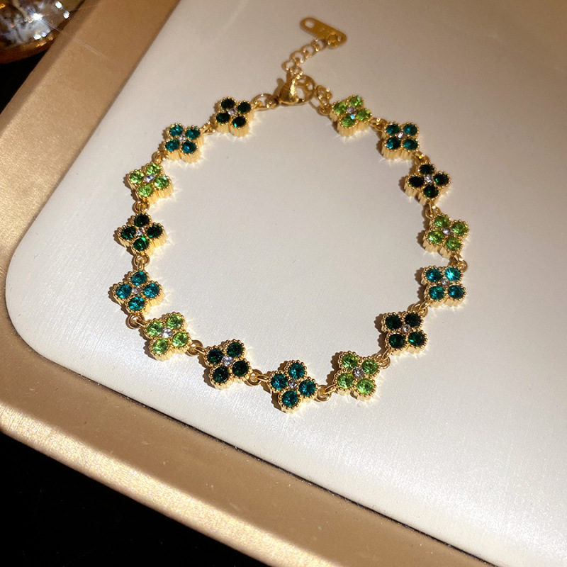 Shiny diamond-studded floral bracelet, elegant and luxurious, sophisticated jewelry for women - view 5