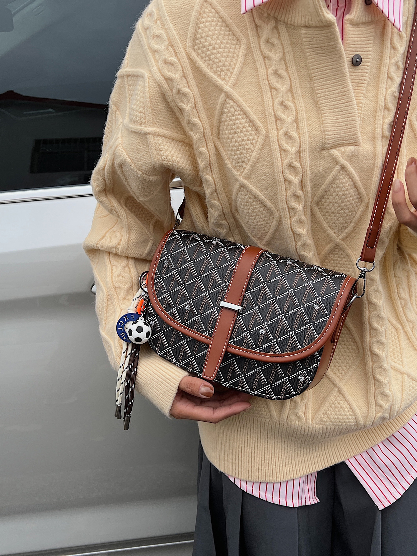New stylish crossbody bag, high-end ladies handbag, retro designer bag, simple casual shoulder bag, European and American luxury small handbag, undera
