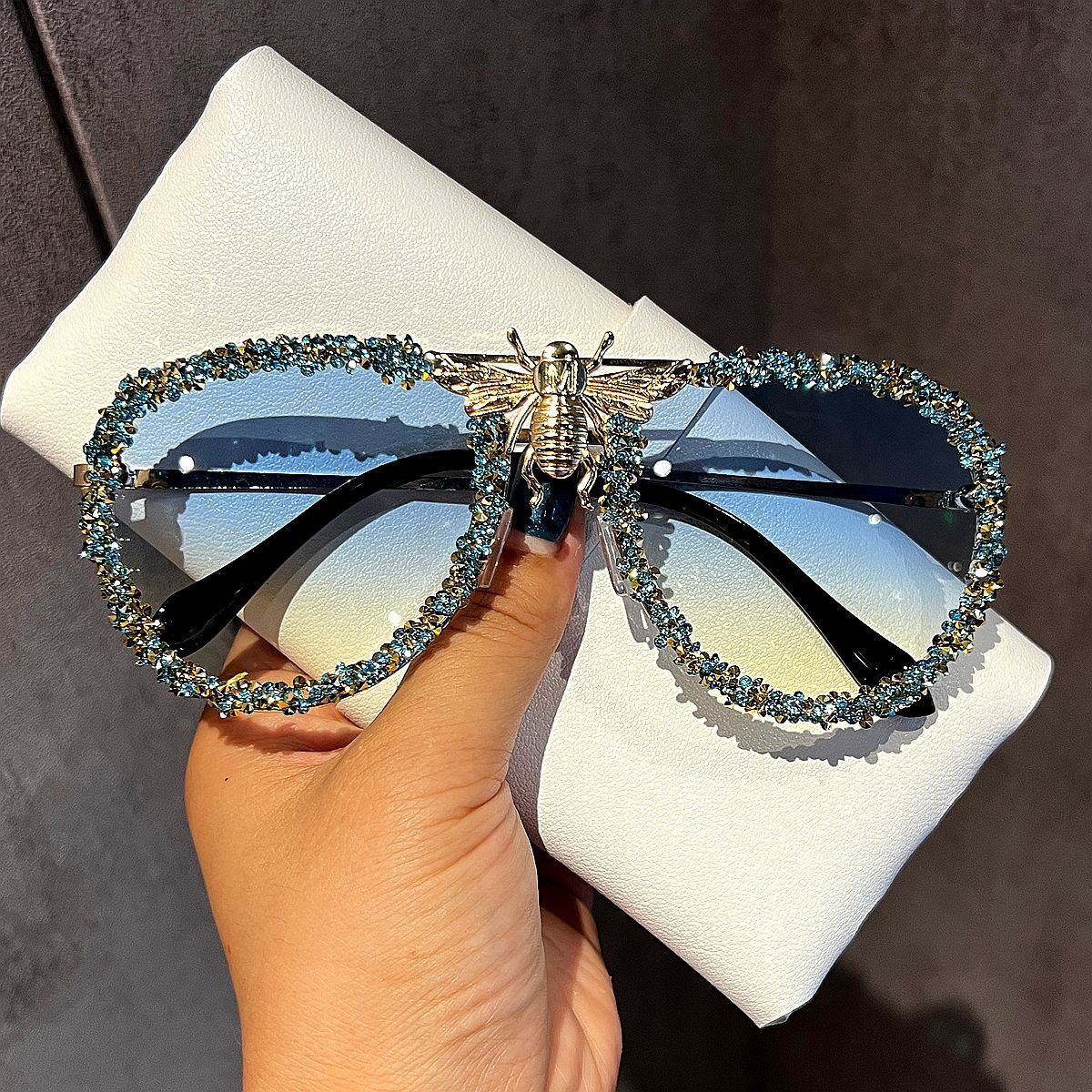 Designer Sunglasses Luxury Style High-end Bee Metal Rhinestone Fashion Large Frame Women Ins Outdoor Cycling Windproof And Sun Protection Trendy Glass